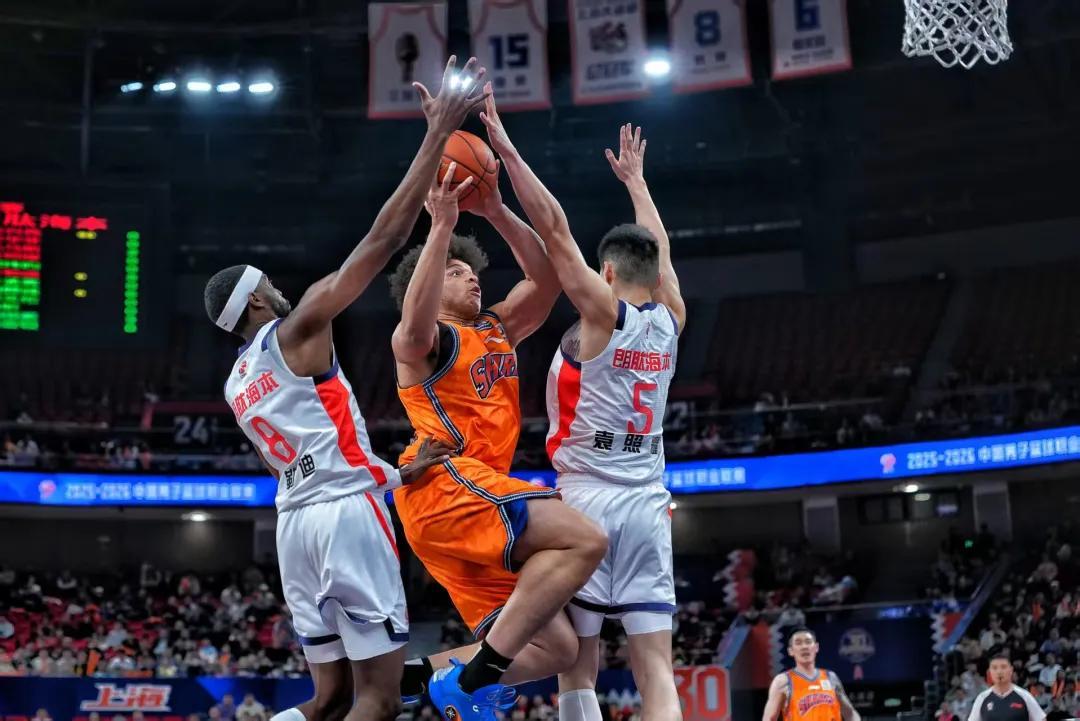 开云体育官网-CBA常规赛第20轮,上海久事男篮95:78胜广州男篮